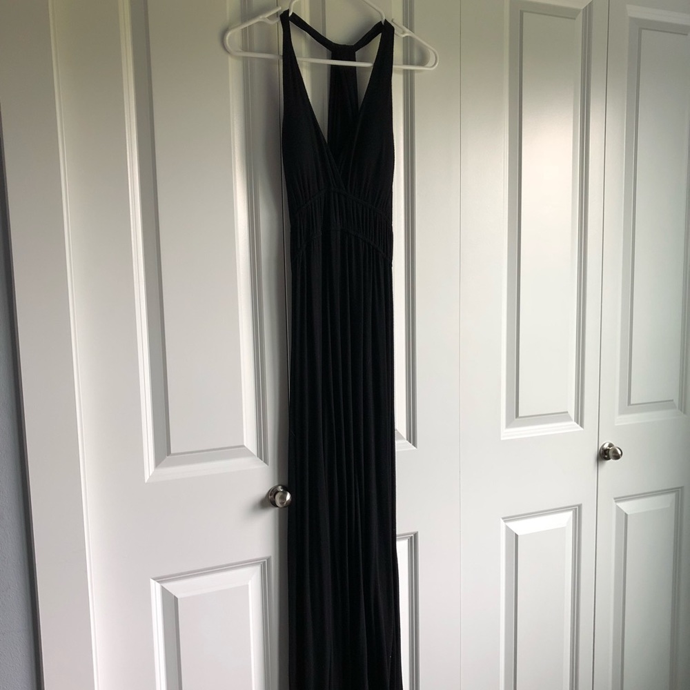 Comfy, summery black maxi-dress